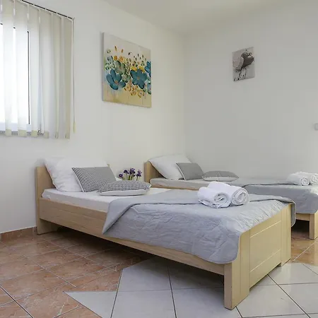 Lucky Luke Pool Apartments Novalja Exterior photo