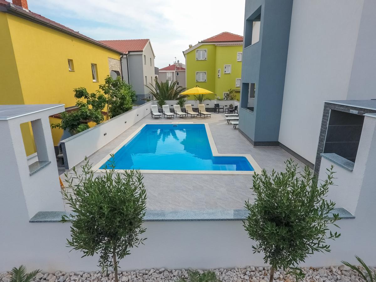 Lucky Luke Pool Lägenhet