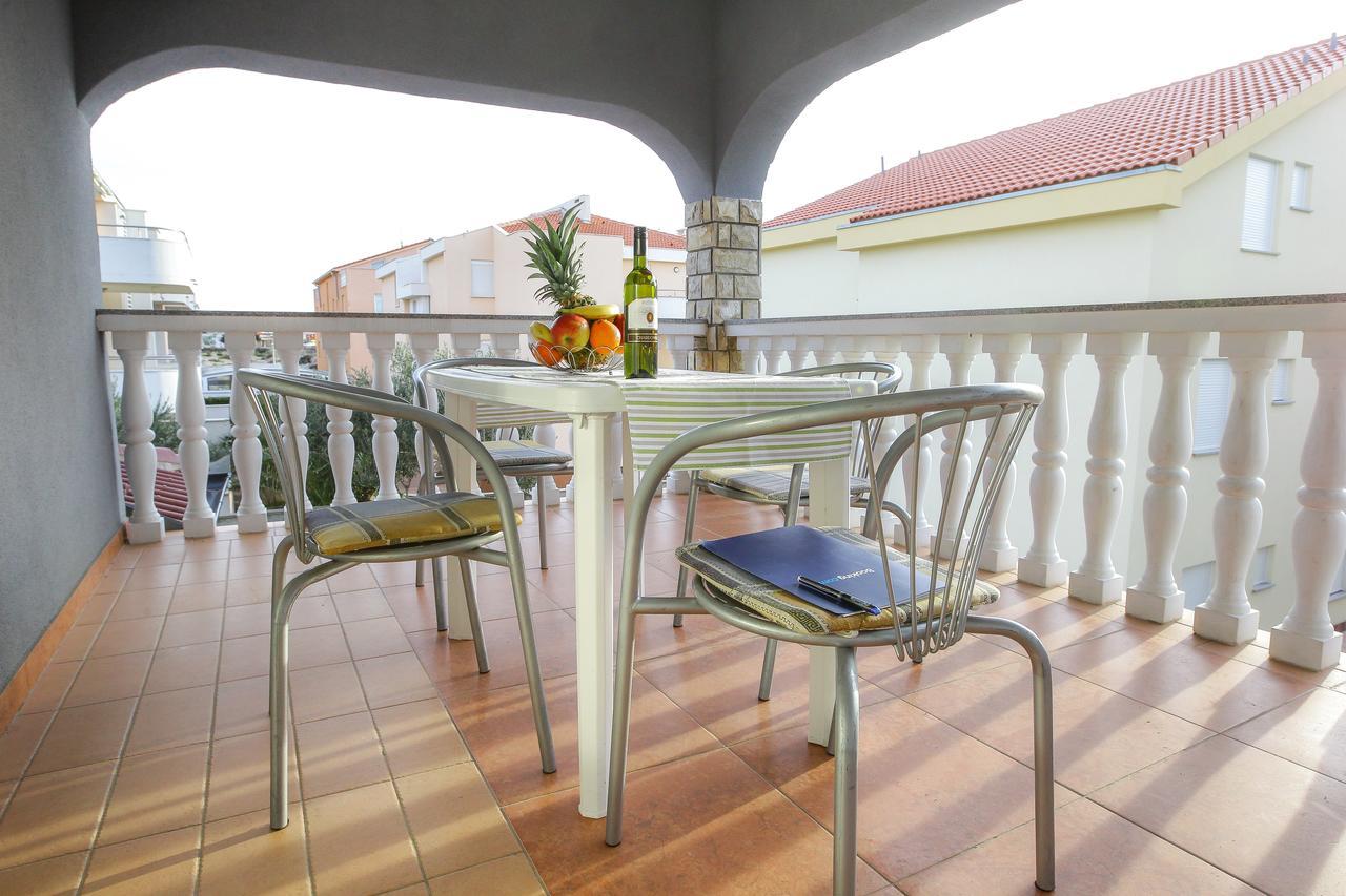 Apartment Lucky Luke Pool Novalja