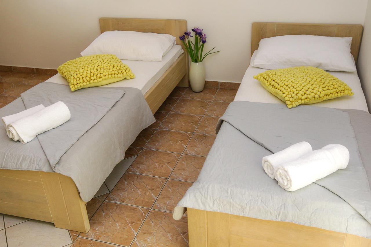 Lucky Luke Pool Apartment Novalja