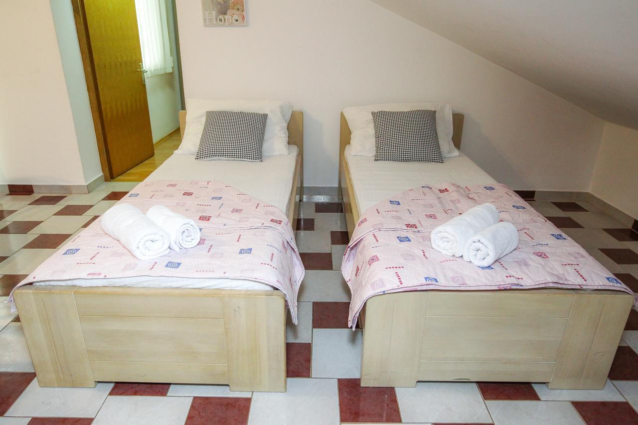 Apartment Lucky Luke Pool Novalja