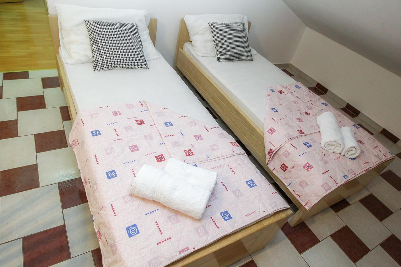 Lucky Luke Pool Apartment *