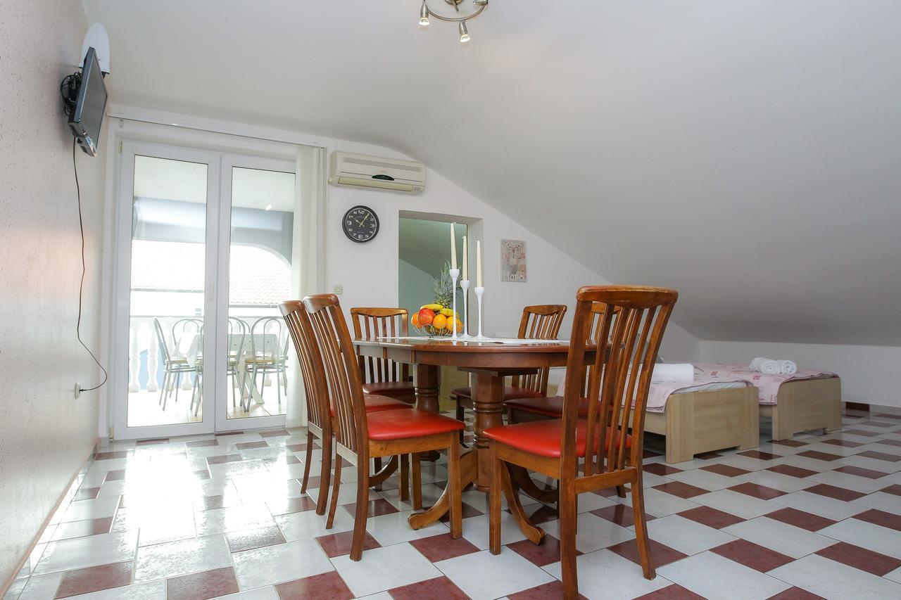Lucky Luke Pool Apartment *