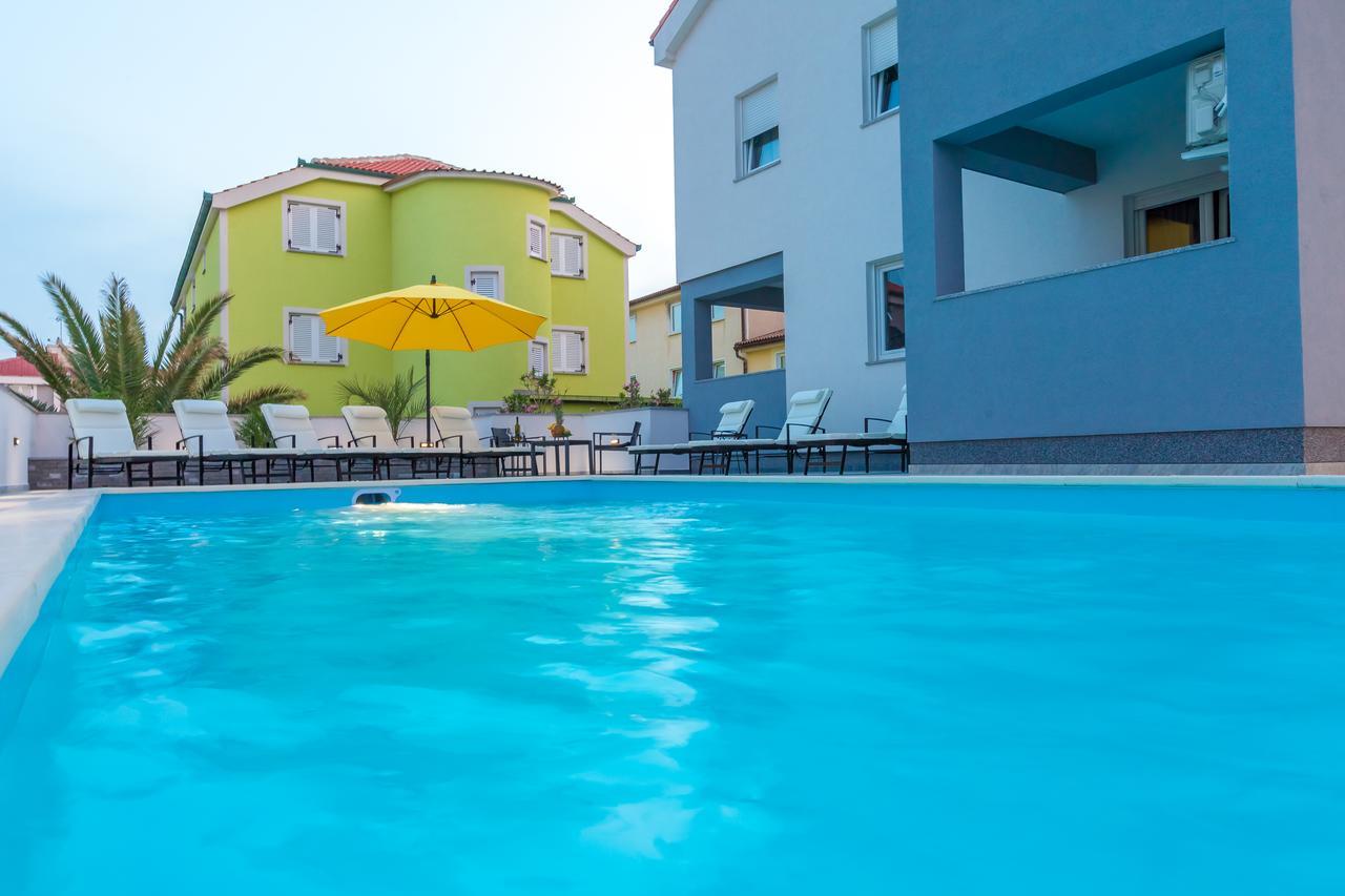 Lucky Luke Pool Apartment Novalja